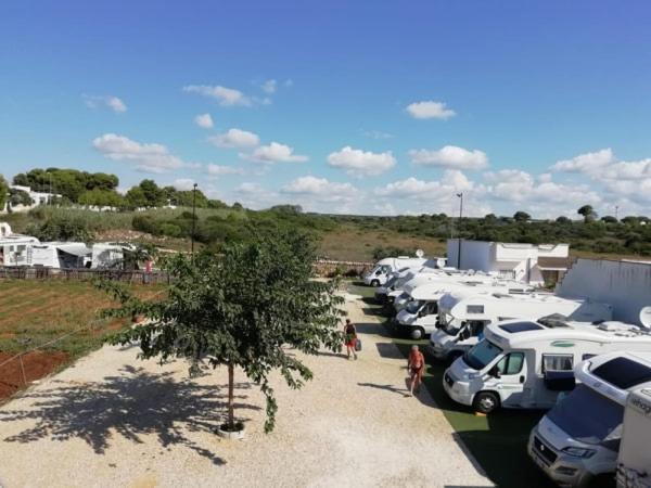 Sosta Camper La Specchia Hotel San Pietro in Bevagna Exterior photo